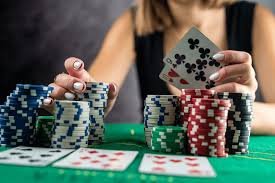 Dealer profesional di studio live mambo slot